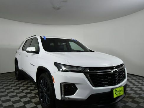 Used 2023 Chevrolet Traverse RS image 8