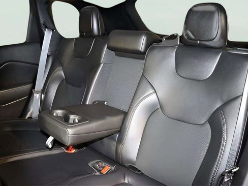 Used 2021 Jeep Cherokee Latitude Plus image 35