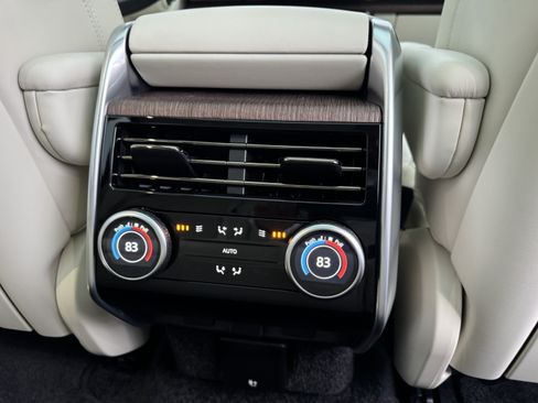 Certified 2025 Land Rover Range Rover SE AWD/4WD image 27