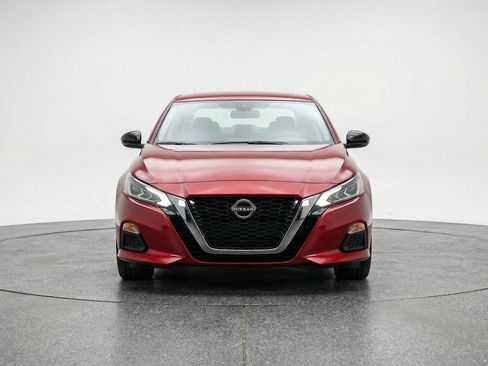 Used 2025 Nissan Altima 2.5 SV FWD image 2