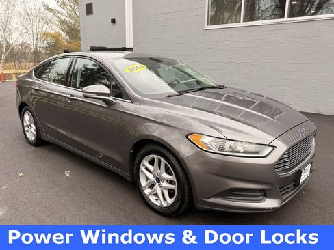 Used 2014 Ford Fusion SE image 2