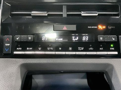 Used 2020 Toyota Avalon Limited image 15