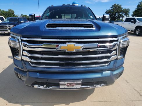 Used 2024 Chevrolet Silverado 3500 High Country w/ High Country Premium Package AWD/4WD image 2
