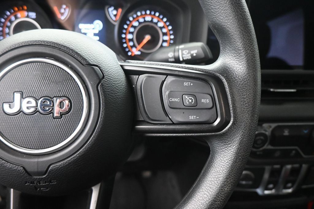 Used 2025 Jeep Wrangler Sport AWD/4WD image 12