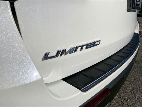 Used 2021 Ford Explorer Limited image 29