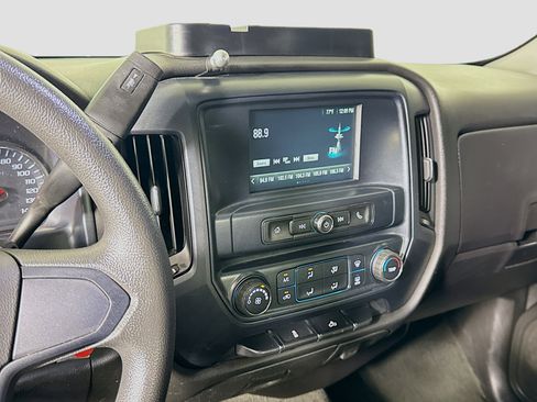 Used 2018 Chevrolet Silverado 1500 Custom w/ Custom Value Package RWD image 17
