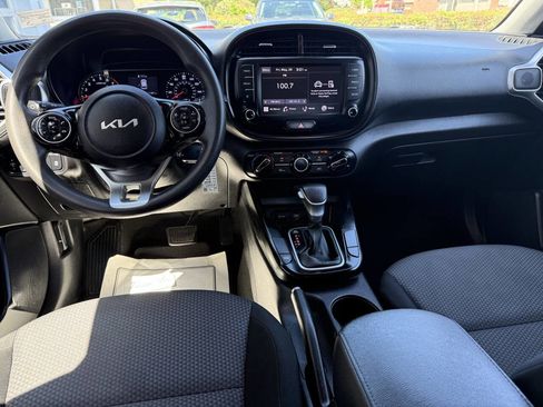 Used 2022 Kia Soul LX w/ Technology Package FWD image 13
