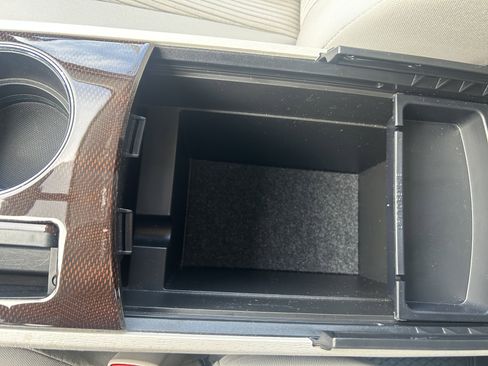 Used 2012 Toyota Venza LE image 27