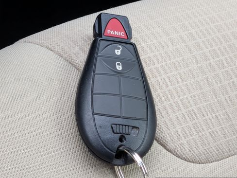 Used 2015 Jeep Cherokee Latitude FWD image 31