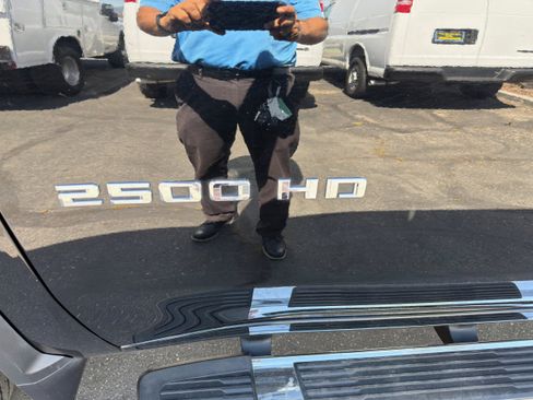 Used 2025 Chevrolet Silverado 2500 LT w/ Convenience Package image 42