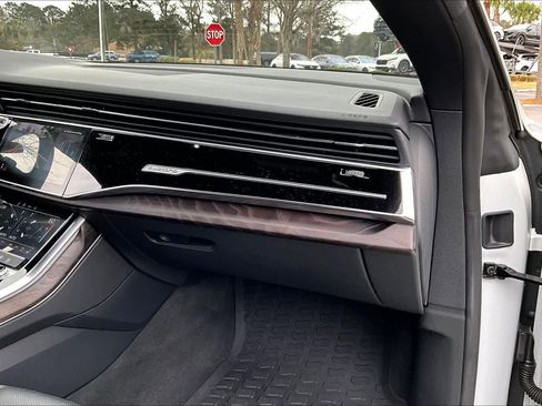 Used 2021 Audi Q8 Premium Plus w/ Premium Plus Package image 18