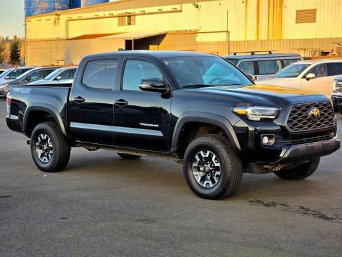 Used 2020 Toyota Tacoma TRD Off-Road w/ TRD Premium Off Road Package image 1