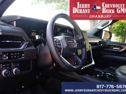 Used 2025 GMC Yukon Elevation w/ LPO, Elevation Black Package AWD/4WD image 18