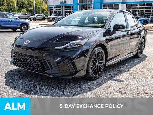 Used 2025 Toyota Camry SE image 5