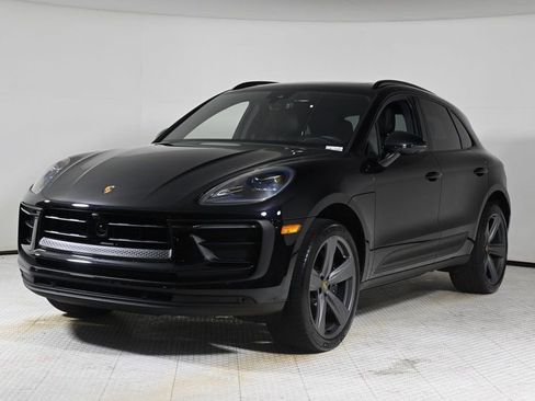 Certified 2025 Porsche Macan image 1