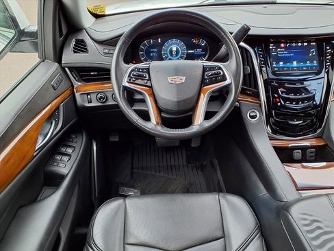 Used 2018 Cadillac Escalade Luxury image 15