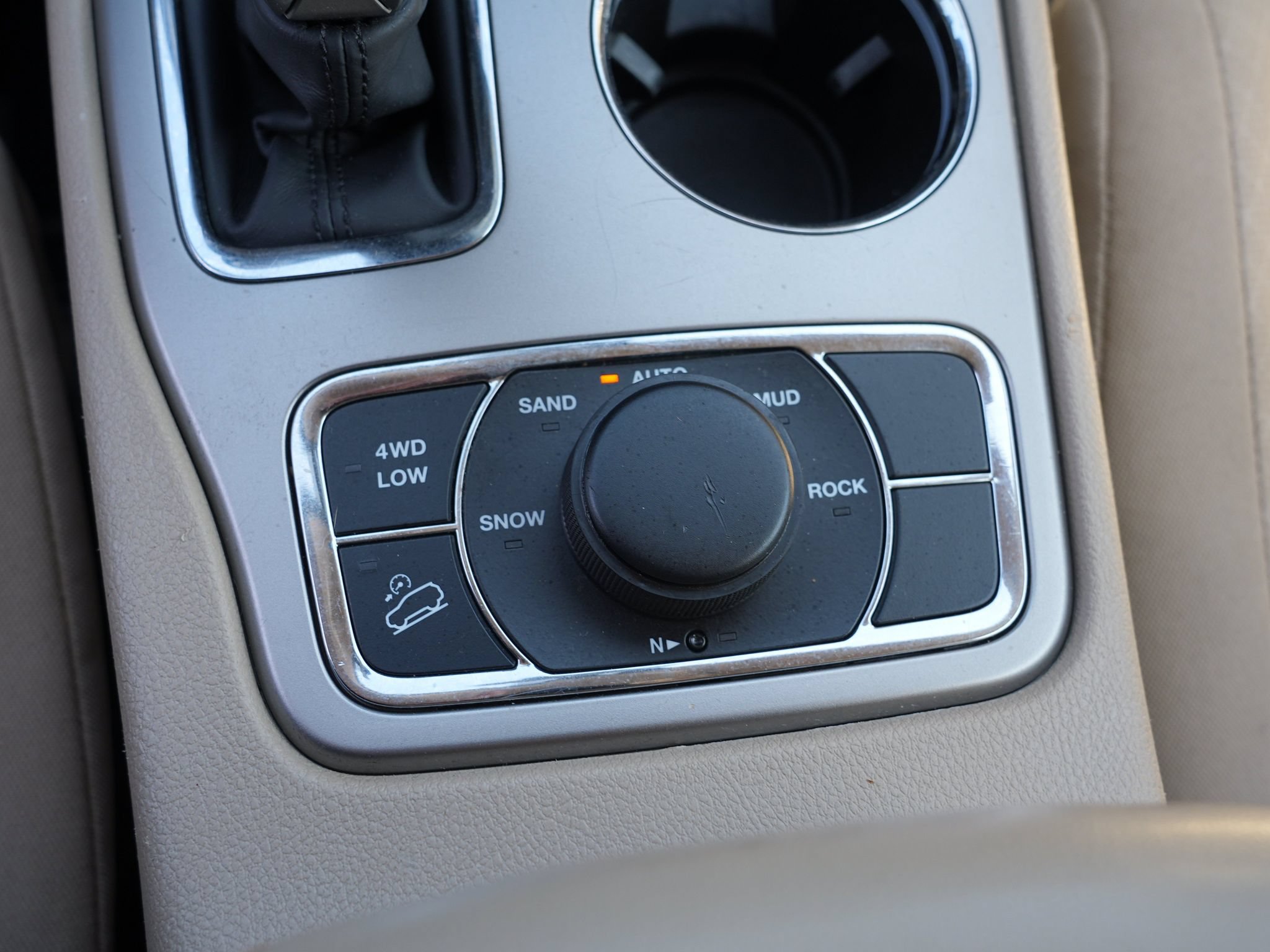 Used 2019 Jeep Grand Cherokee Laredo AWD/4WD image 30