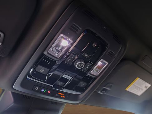 Certified 2025 Cadillac Escalade Premium Luxury AWD/4WD image 20