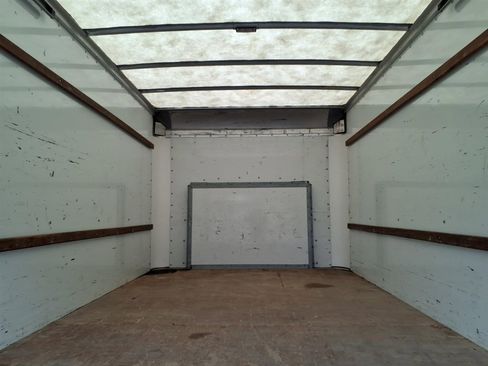 Used 2021 Ford E-350 and Econoline 350 Super Duty image 17