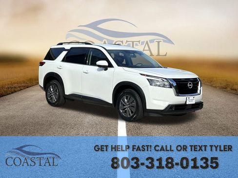 Used 2024 Nissan Pathfinder SV image 3