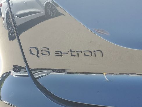 New 2027 Audi Q6 e-tron Premium Plus AWD/4WD image 7