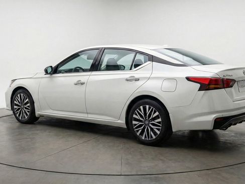 Used 2025 Nissan Altima 2.5 SV FWD image 6