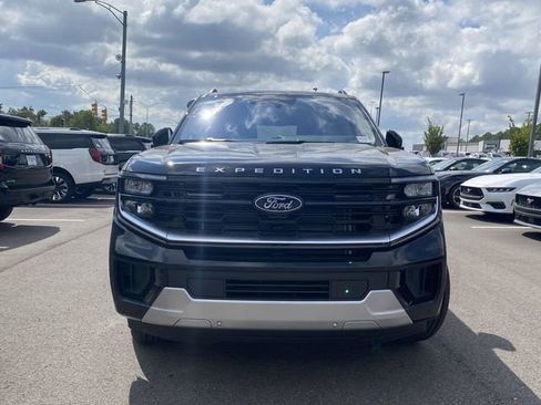 New 2025 Ford Expedition Max Platinum image 8