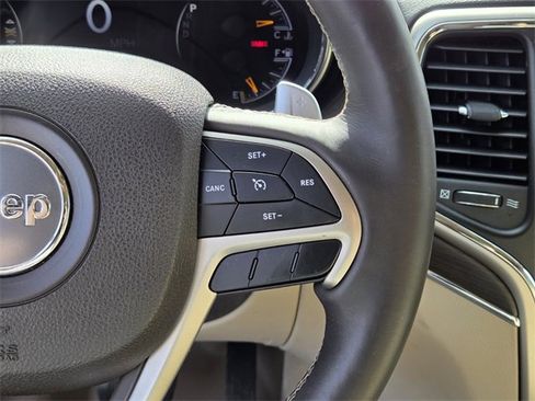 Used 2017 Jeep Grand Cherokee Overland image 19