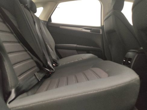 Used 2020 Ford Fusion SE FWD image 19