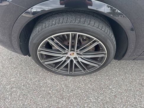 Used 2023 Porsche Cayenne S Platinum image 11