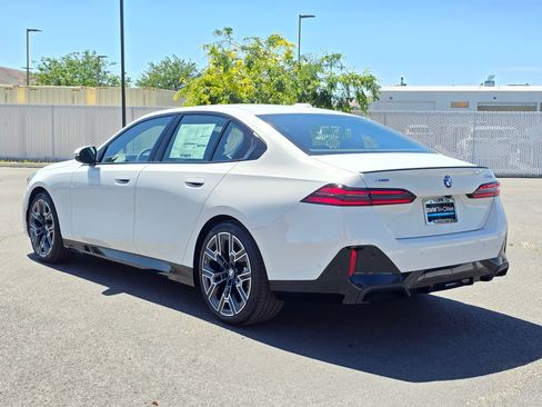 New 2027 BMW 530i xDrive w/ M Sport Package AWD/4WD image 4