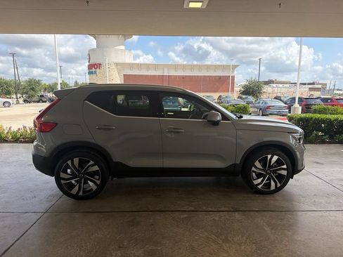 Used 2025 Volvo XC40 B5 Plus w/ Protection Package Premier AWD/4WD image 5