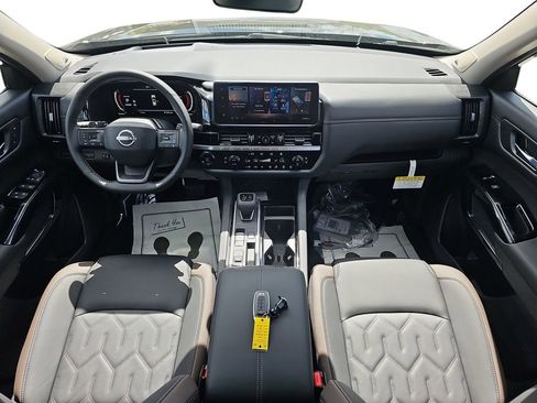 New 2026 Nissan Pathfinder Platinum w/ Accent Package FWD image 13