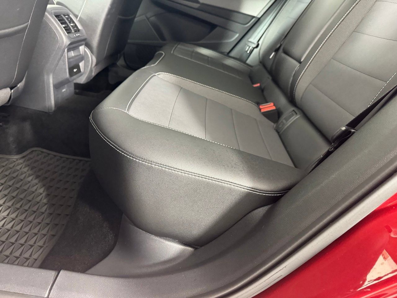 Used 2023 Volkswagen Taos SE w/ Panoramic Sunroof Package FWD image 29