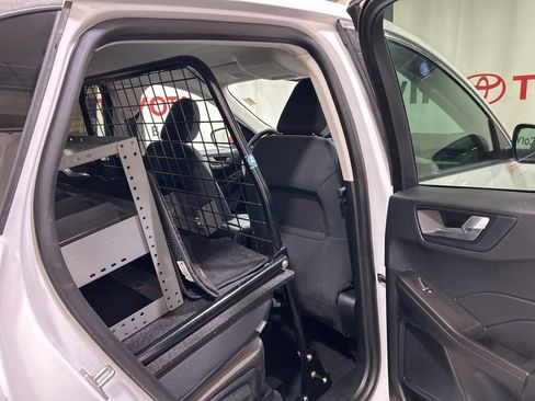 Used 2021 Ford Escape SE image 16