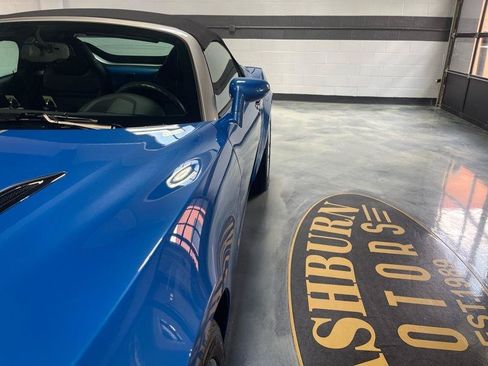Used 2009 Saturn Sky Hydro Blue RWD image 4