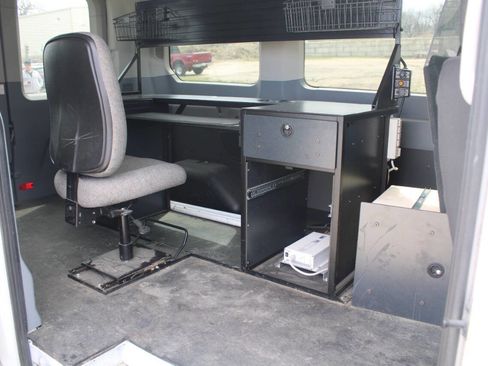 Used 2019 Ford Transit 150 XLT RWD image 5
