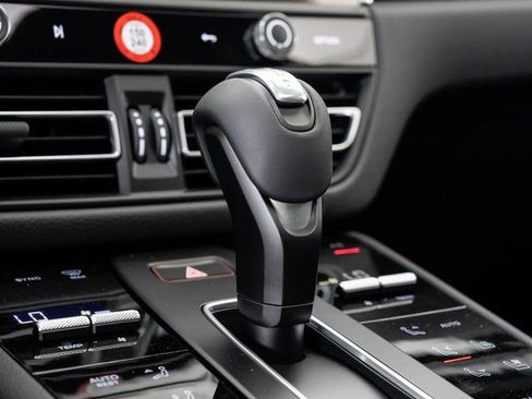 Certified 2025 Porsche Macan image 22