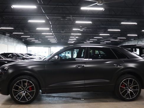 Used 2021 Audi Q8 Premium Plus w/ Premium Plus Package image 2