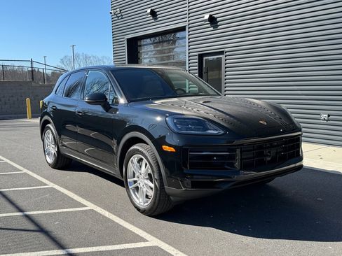 Certified 2025 Porsche Cayenne image 9