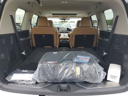 New 2026 INFINITI QX80 Luxe w/ Exterior Package AWD/4WD image 12