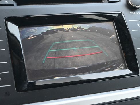 Used 2019 Toyota Highlander LE FWD image 12