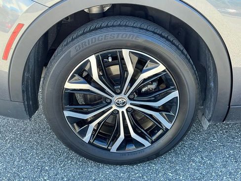 Used 2023 Toyota Crown XLE image 14