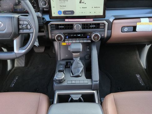 Used 2026 Toyota 4Runner Limited AWD/4WD image 18