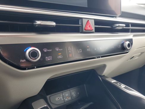 Used 2025 Kia Sorento S FWD image 28