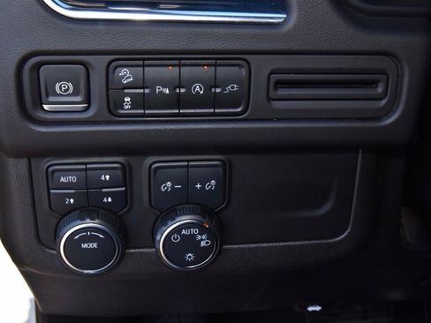 Used 2021 Chevrolet Tahoe Z71 w/ Rear Media and Nav Package image 33