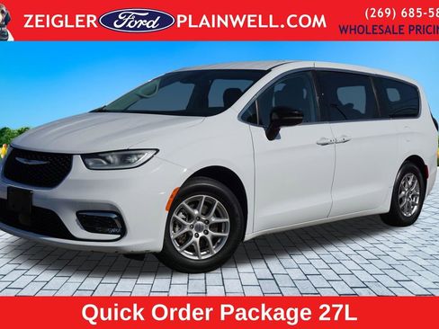 Used 2024 Chrysler Pacifica Touring-L FWD image 1