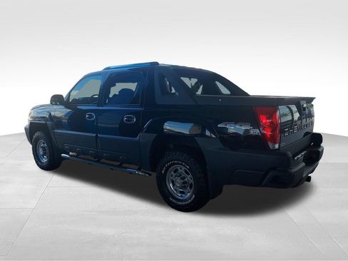 Used 2004 Chevrolet Avalanche 2500 w/ Preferred Equipment Group AWD/4WD image 3