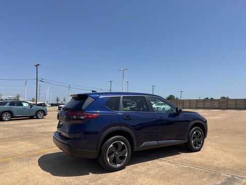 Certified 2025 Nissan Rogue SV FWD image 21