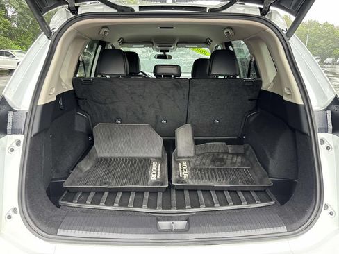 Used 2025 Nissan Rogue SV AWD/4WD image 13